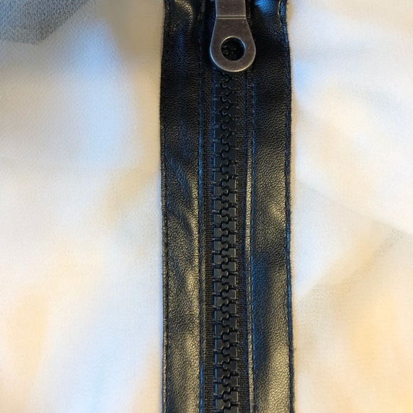 Express flowy tank tan w/ black faux leather trim - Picture 8 of 8